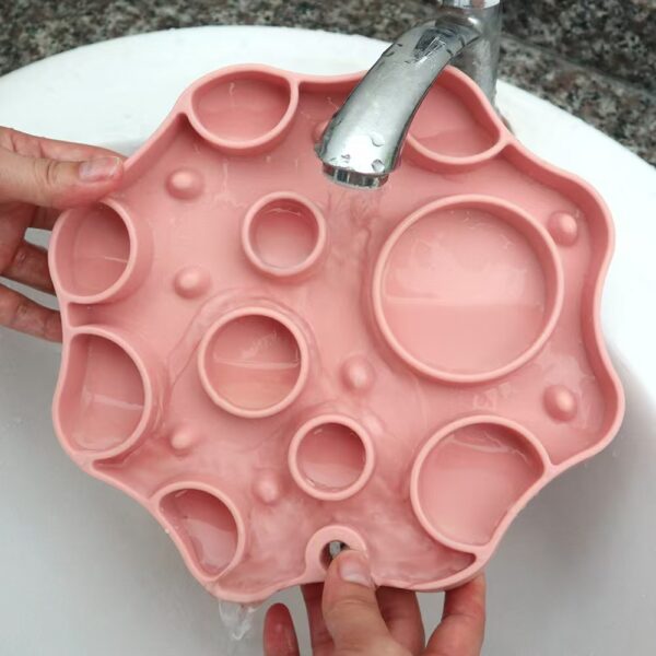微信图片_20260505193934_1732_37 Silicone Slow Feeder Dog Bowl, Non-Slip Suction Cup Pet Slow Eating Bowl for Medium Dogs, Anti-Choking Interactive Puzzle Feeder